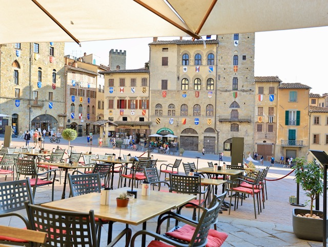 Arezzo, die große schiefe Piazza